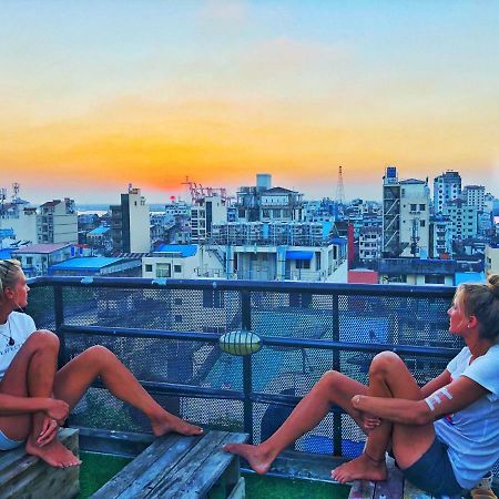 The Lodge Yangon Hostel Экстерьер фото