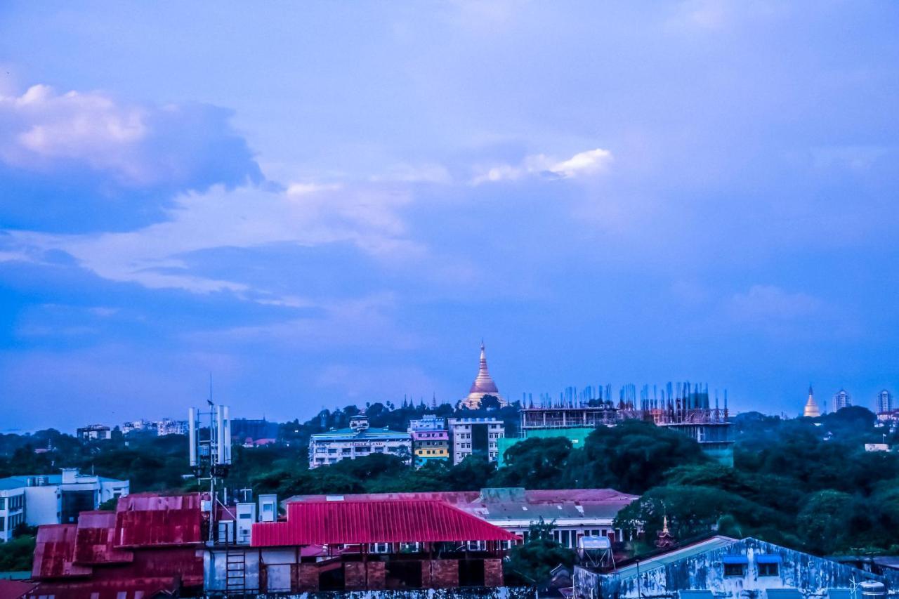 The Lodge Yangon Hostel Экстерьер фото