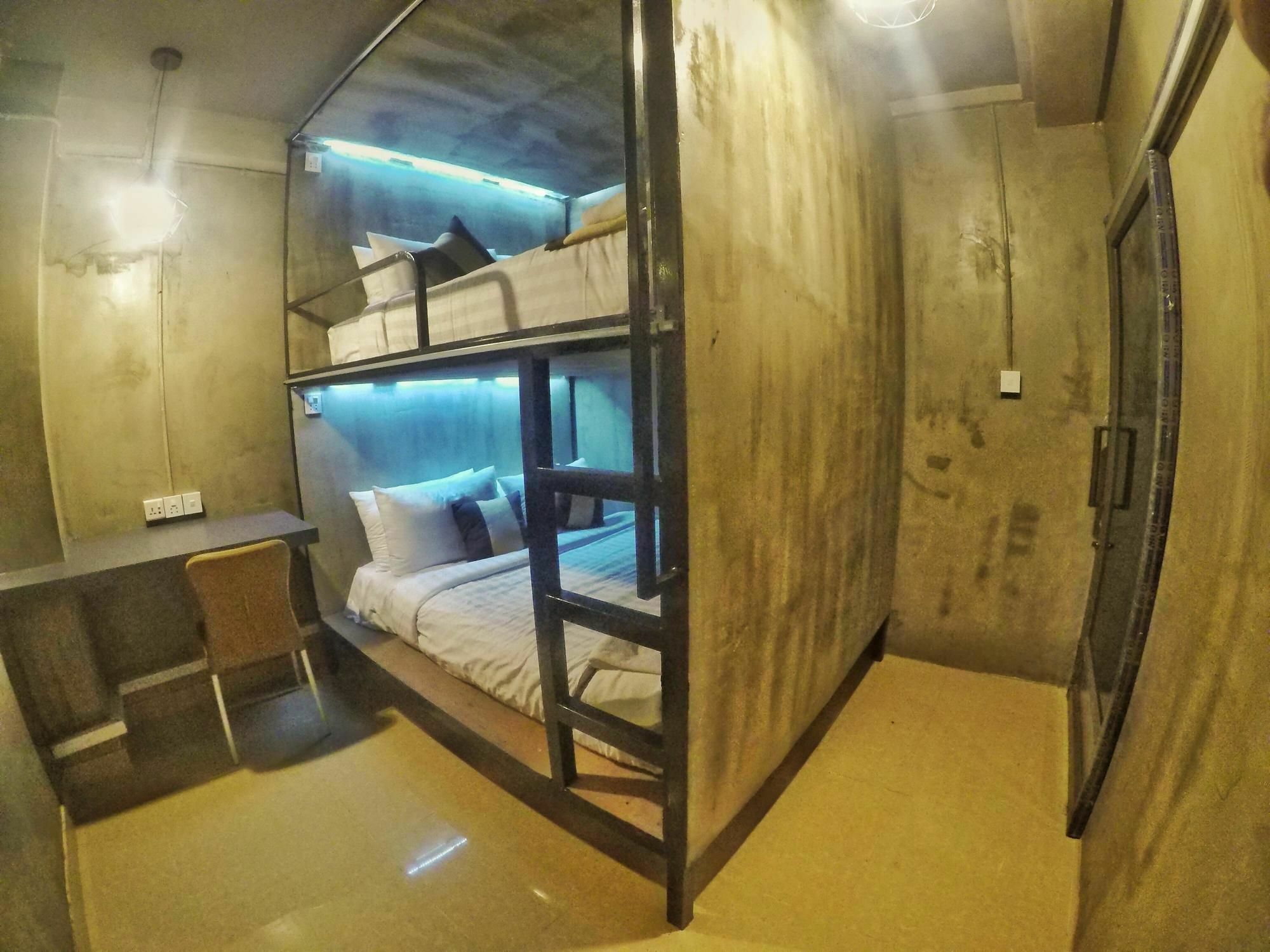 The Lodge Yangon Hostel Экстерьер фото